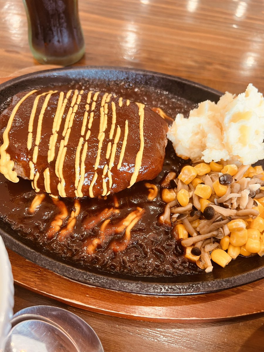 U5U1_'s tweet photo. #LUXSTORE
#鉾田
今日のお昼は鉾田のラックスストアでハンバーグ定食☺️
このダクダク気味のケチャップソースがたまらん☺️
おいしくいただきました https://t.co/Z4Xm8WVHjP