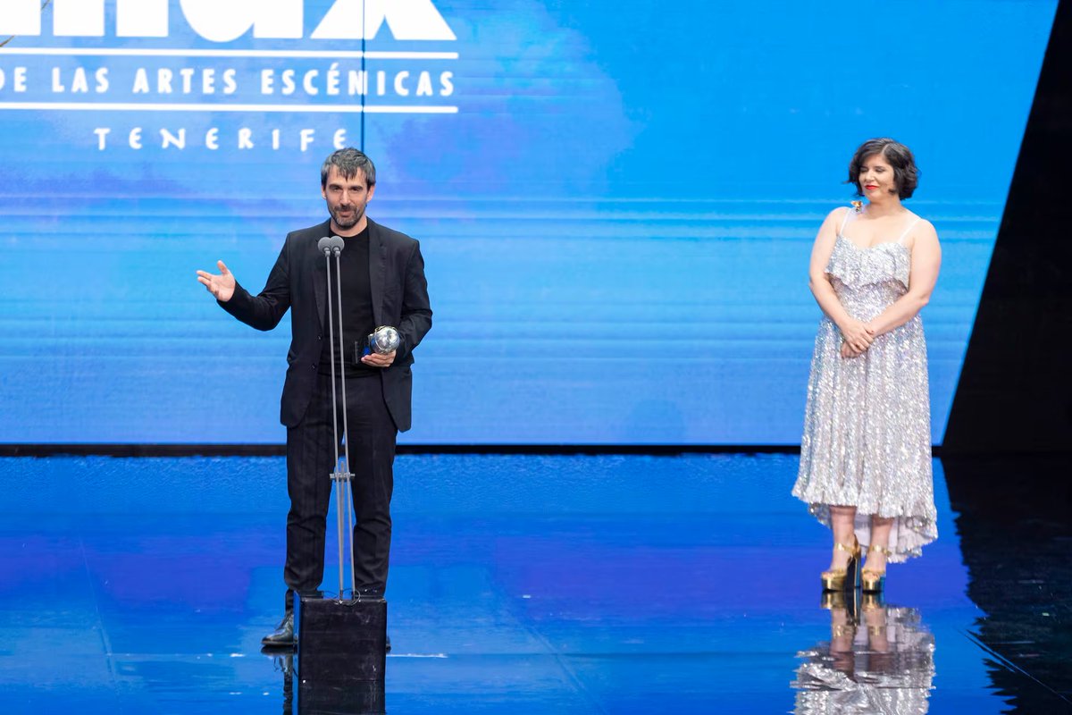 mixdevil66's tweet photo. ‘#Falsestuff’ e #IñakiRikarte triunfan en unos @premiosMax que no han olvidado las agresiones sexuales en el teatro. #EduardFernández gana el premio a mejor actor y @Natalia_huarte a mejor actriz en una gala que homenajeó a #NuriaEspert @fundacionsgae https://t.co/h2XN3jHrWN 🎭 https://t.co/Y8fryaLNAc