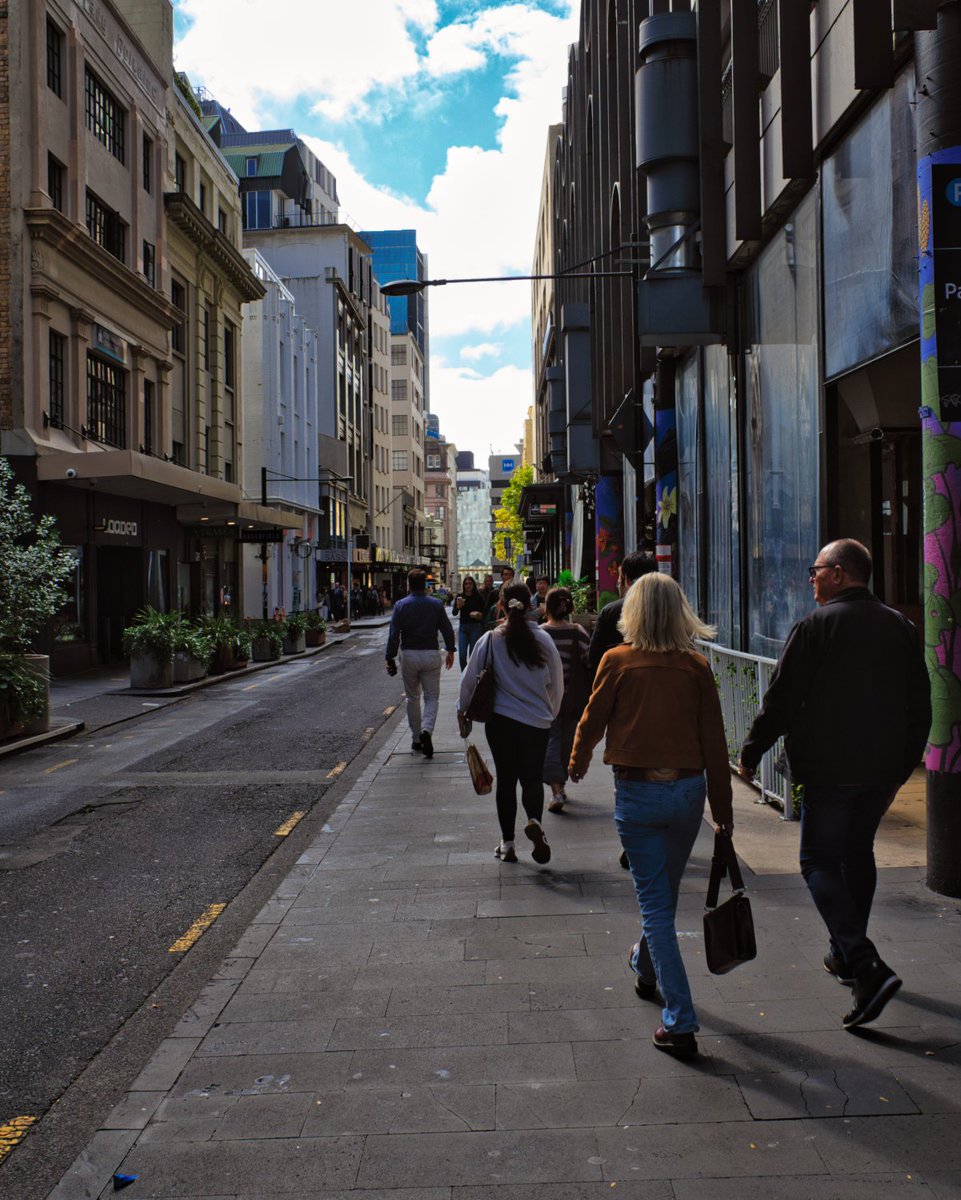 Simon_B_Photo's tweet photo. April photo walk High St , Auckland CBD New Zealand. Part 2 of 3 Overcast weather with some harsh light just for fun.
#photography 
#streetphotography 
#photowalk 
#CanonNZ 
#Canon 
#EOSR7 
#LuminarNeo 
#practiceyourart https://t.co/sEpxucsCgd