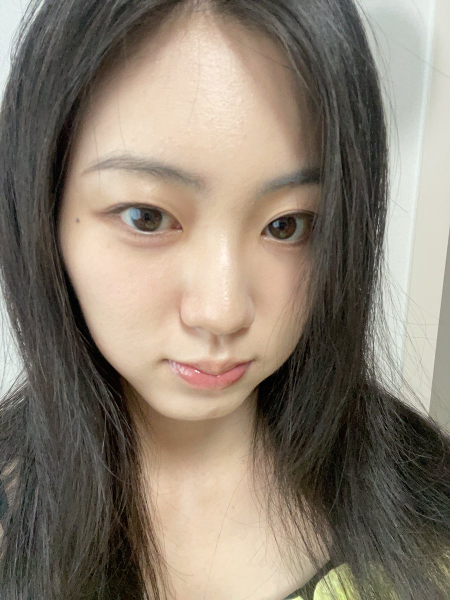 bean_bbl's tweet photo. 240702 🦄🫧 1:21 PM KST

- 📸
- It’s me from yesterday!
- I ignored my personal color analysis results ㅋᄏᄏᄏᄏᄏᄏ then put on bright fluorescent clothes right away
- Anw my lips are light pink ❤️ https://t.co/e8BoadFAfj