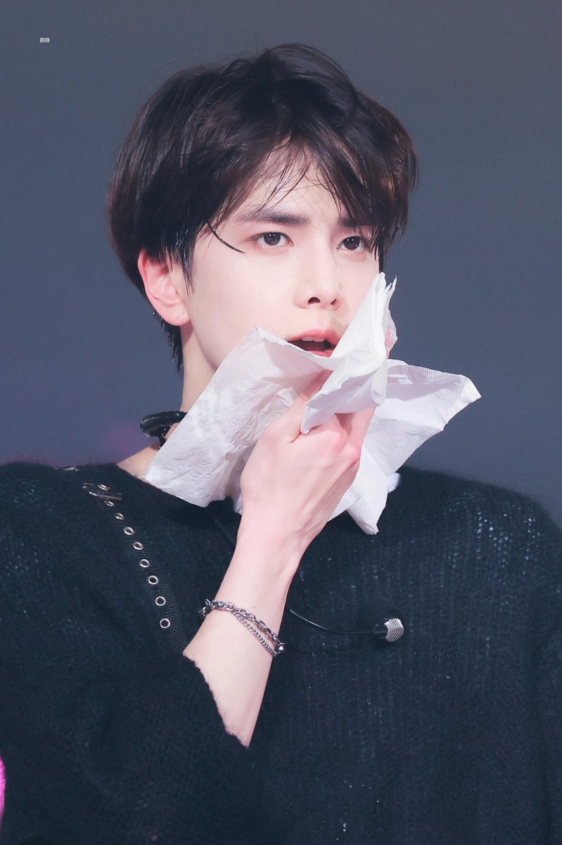 피부가진짜존나하얘….
빤딱빤딱말랑이같음 220702 영훈 ㅈㄴ진짜좋다