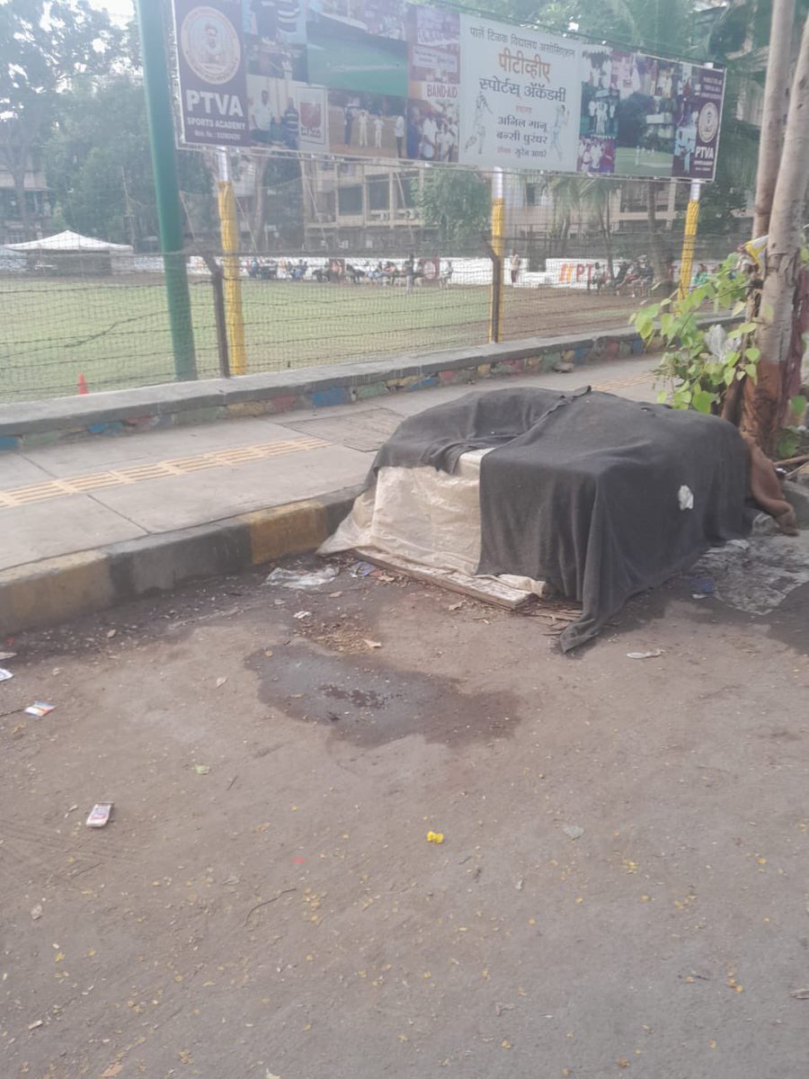 Ice vendor illegally stores ice with dogs cats nearby right on Gujarat society road outside Ptv’s sports ground opp dahanukar college , Vileparle east it’s monsoon and we need to take care of where this ice goes <a href="/MumbaiPolice/">मुंबई पोलीस Mumbai Police</a> <a href="/swachhparle/">Swachh Parle Abhiyan</a> <a href="/parag_alavani/">parag alavani</a> <a href="/mybmc/">माझी Mumbai, आपली BMC</a>  pls take action