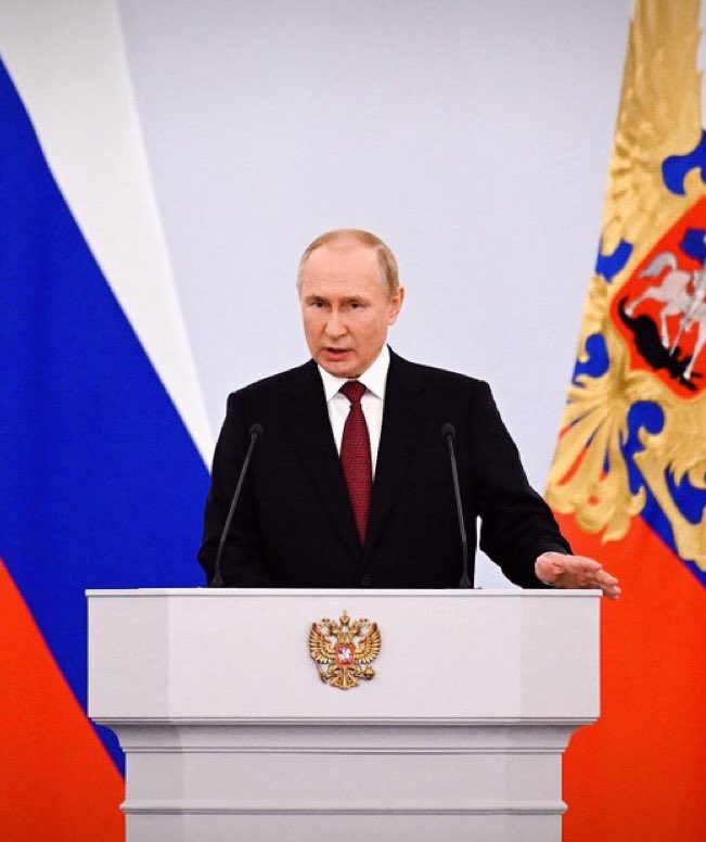 eduardomenoni's tweet photo. Vladimir Putin dice "mientras yo sea presidente de Rusia, no tendremos Padre 1 y Padre 2, tendremos mamá y papá". ¿Apoyas en esto a Putin? https://t.co/Xr5bTYfYpC