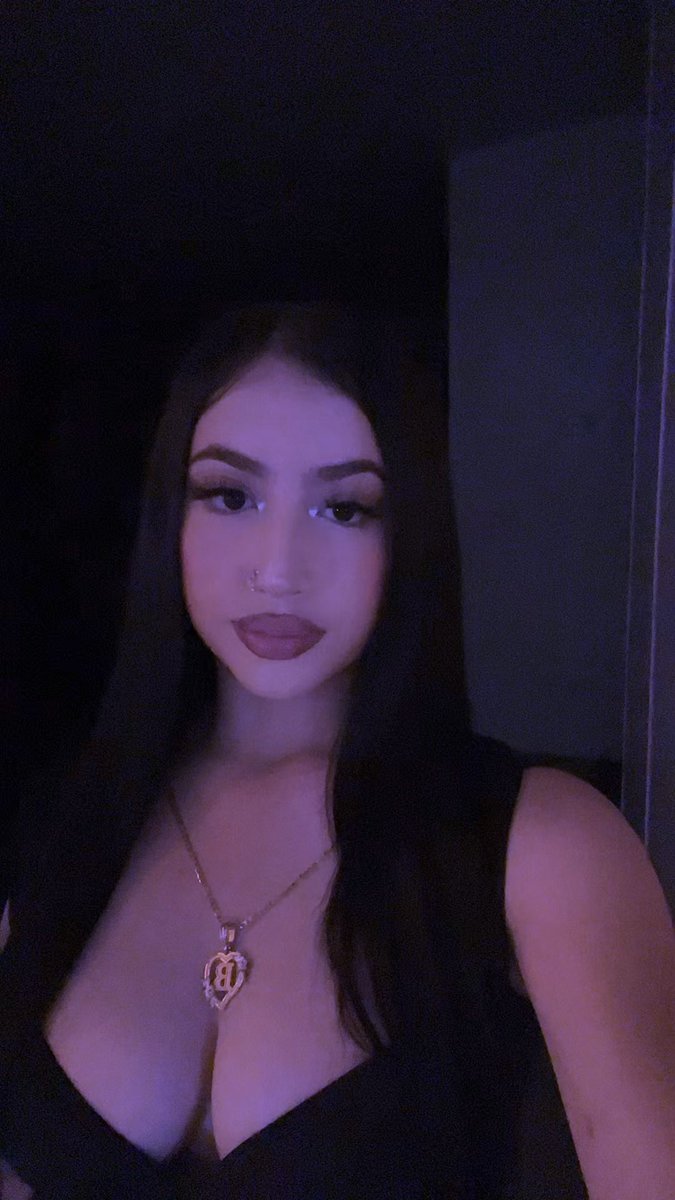 bellalverez's tweet photo. Ready for your nut 👅#nsfw #sellincontent #latina https://t.co/AwKQKoteXw