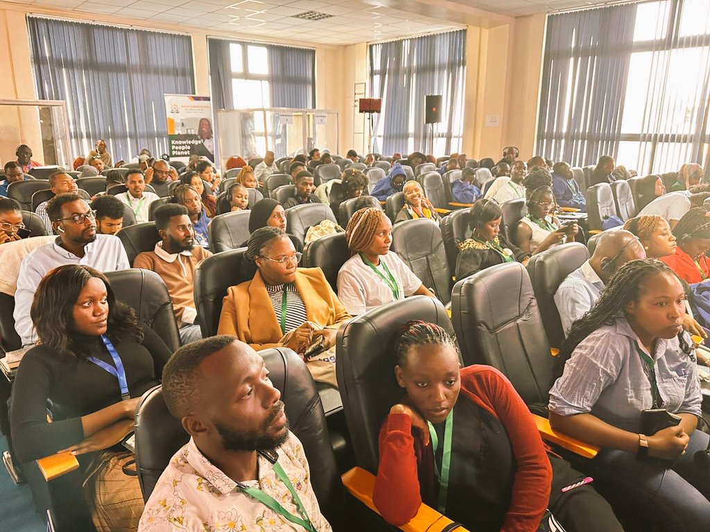 Summer_School1's tweet photo. Pictorial: participants following a session on Financing Locally Led-Climate Action program; These programs are essential because they empower communities to implement tailored solutions that address local climate challenges effectively.
#NSSCJ4
@chuka__uni 
@PACJA1 https://t.co/DWDkzOeQyH
