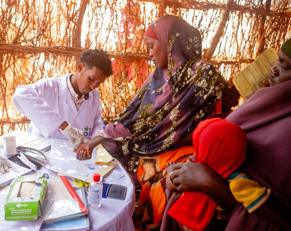 ACFsomaliaCD's tweet photo. Our teams deliver critical integrated health, nutrition, protection assistance in #Baidoa.  @CaafimaadP  Mobile units provide primary care, malnutrition screening/treatment, SGBV/child support - bringing life-saving aid closer to crisis-affected, with @UKinSomalia support. https://t.co/8GrbhRVJes