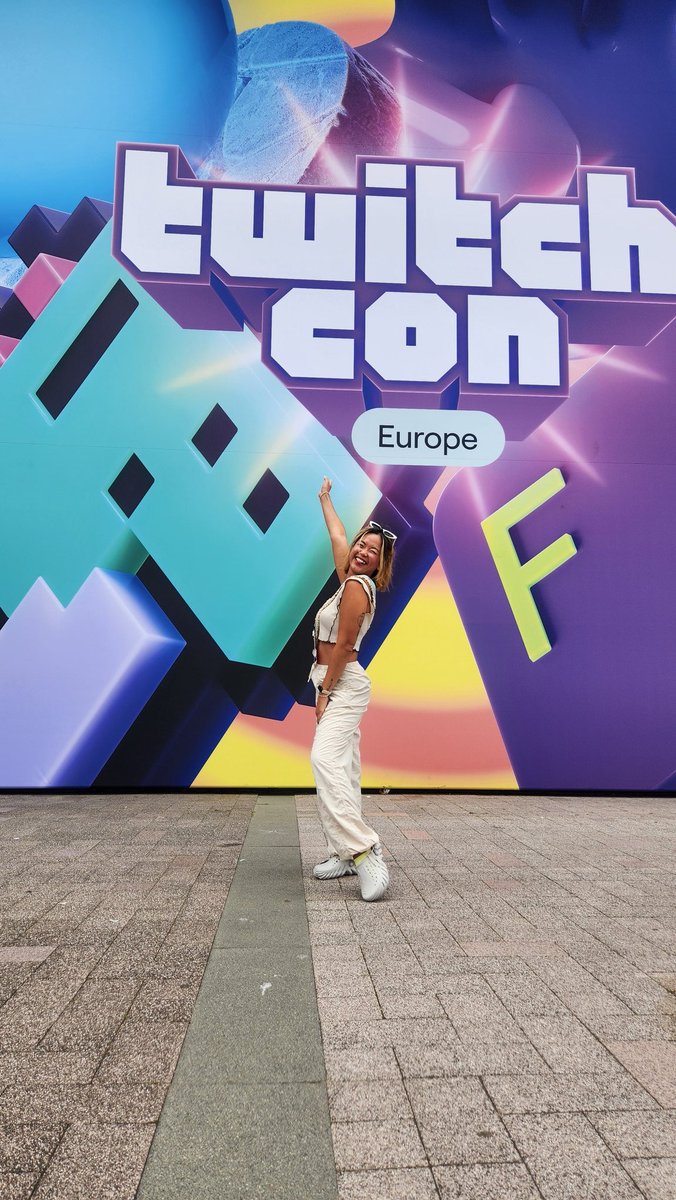 I had loads of fun at the con
Twitch Con has ended but my journey around Europe still going

Day 21: Belgium 🇧🇪