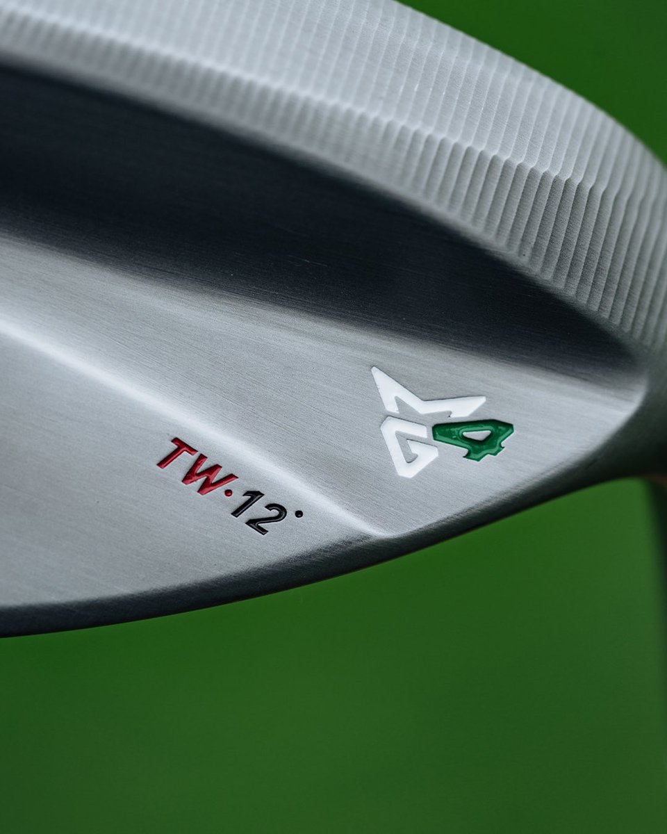 チームテーラーメイド のタイガー・ウッズが愛用しているシェイプ