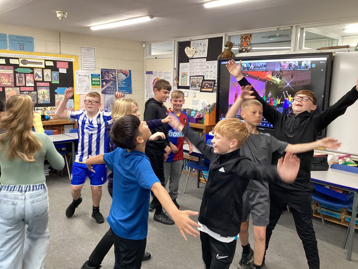 IntakeSchool's tweet photo. #createday has begun in Y6W with a warm up and dance activity. https://t.co/C5Hhpn86Le