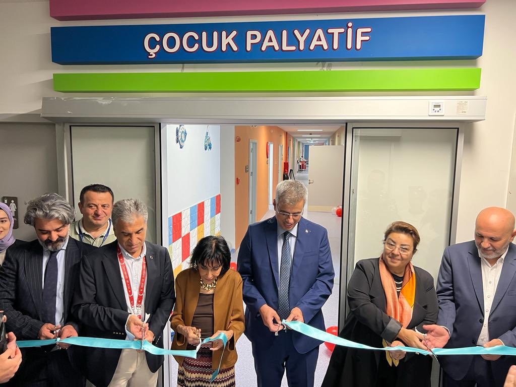 Tülin Mazlumoğlu Kestane 🇹🇷 (@tmazlumoglu) on Twitter photo İstanbul İl sağlık Müdürü olarak başarılı hizmetlere imza atan değerli hocamız yeni sağlık bakanımız Sn <a href="/drmemisoglu/">Prof. Dr. Kemal Memişoğlu</a> ‘na yeni görevinde üstün başarılar diler şahsına ve milletimize hayırlı olmasını yürekten temenni ederim. İstanbul İl sağlık Müdürü olarak başarılı hizmetlere imza atan değerli hocamız yeni sağlık bakanımız Sn <a href="/drmemisoglu/">Prof. Dr. Kemal Memişoğlu</a> ‘na yeni görevinde üstün başarılar diler şahsına ve milletimize hayırlı olmasını yürekten temenni ederim.
