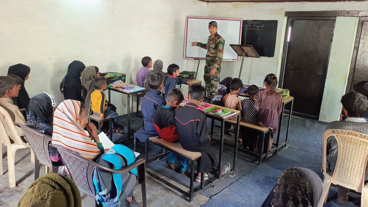 firefurycorps's tweet photo. 'संकल्प से सिद्धि : Education for All!'
#ForeverinOperationsDivision reopened the Bakarwal Seasonal School at Dras in Ladakh.
The initiative helps children of Bakarwal Community in their education during the grazing periods.
#NationBuilding
@adgpi
@NorthernCommand_IA https://t.co/AFCQwWMwFF