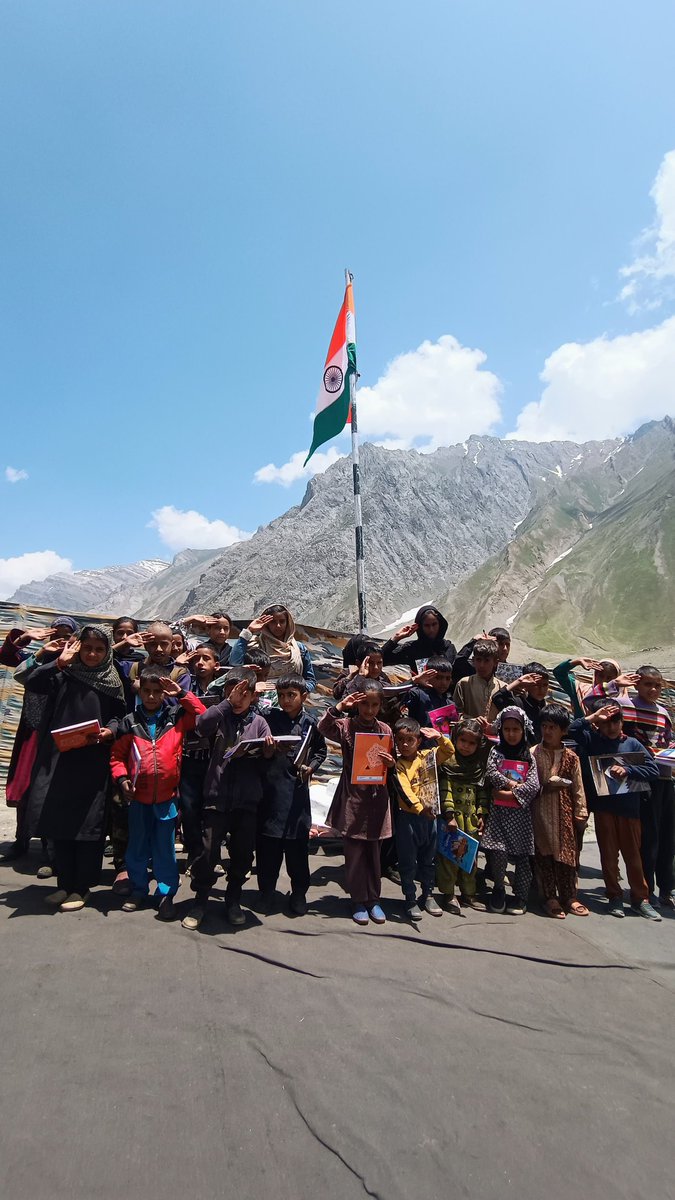 firefurycorps's tweet photo. 'संकल्प से सिद्धि : Education for All!'
#ForeverinOperationsDivision reopened the Bakarwal Seasonal School at Dras in Ladakh.
The initiative helps children of Bakarwal Community in their education during the grazing periods.
#NationBuilding
@adgpi
@NorthernCommand_IA https://t.co/AFCQwWMwFF