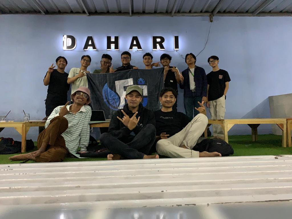 itsJustR_'s tweet photo. Selamat Setahun @FloraVanJava
Terus kawal Nona @S_FloraJKT48 babarengan yakk~
Sing kompak, sing junun, sing Loyal dan Jangan Oleng
😌😌😌
#F1oraVanniversary
#FVJ https://t.co/KBPitMTj0S