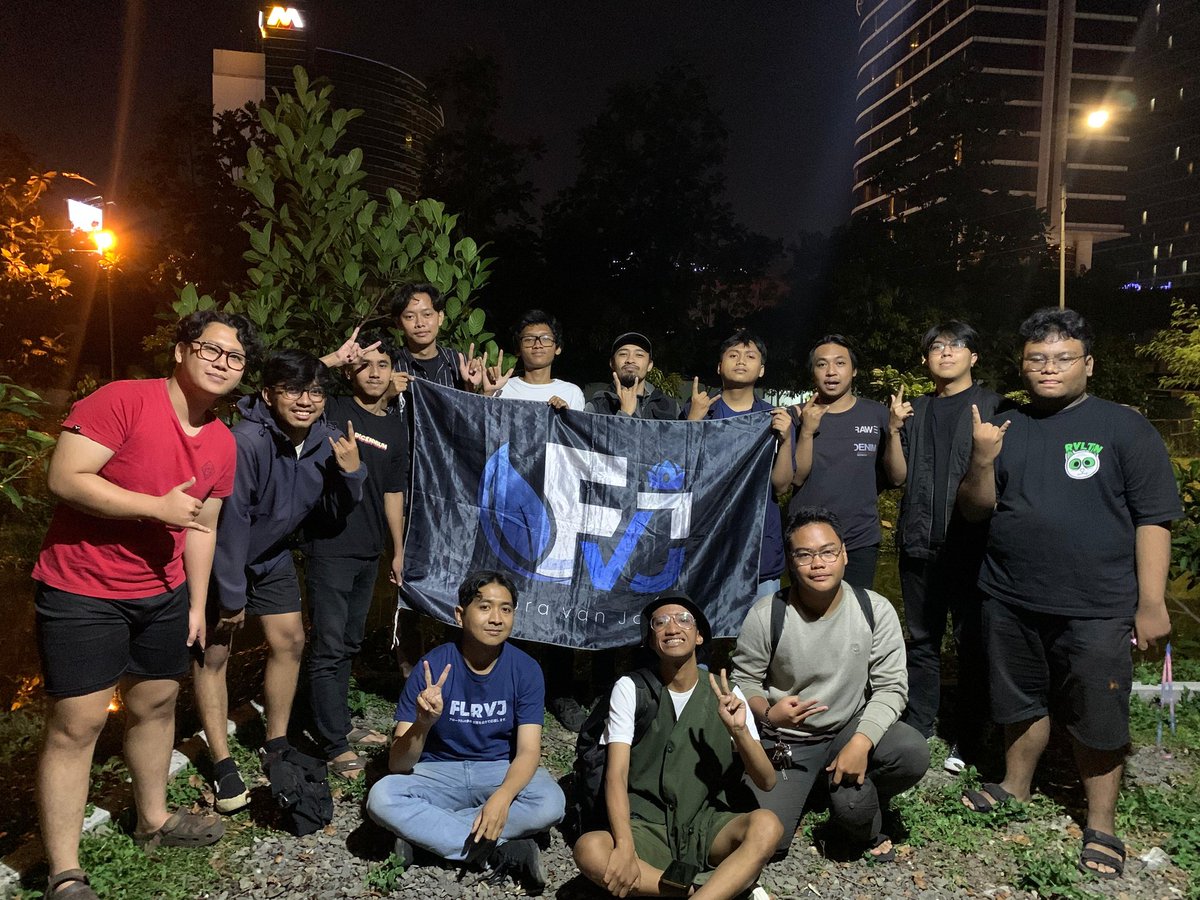 itsJustR_'s tweet photo. Selamat Setahun @FloraVanJava
Terus kawal Nona @S_FloraJKT48 babarengan yakk~
Sing kompak, sing junun, sing Loyal dan Jangan Oleng
😌😌😌
#F1oraVanniversary
#FVJ https://t.co/KBPitMTj0S