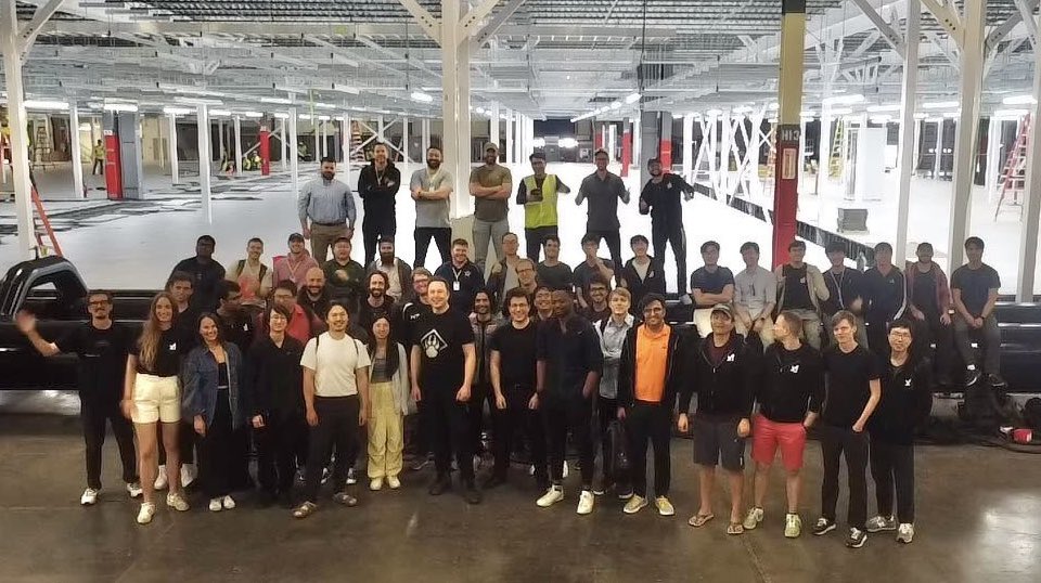 xai's tweet image. how june started &amp;amp; how it’s going 

come 🧑‍🍳 with us at xAI &amp;amp; 𝕏 if you like building &amp;amp; running the biggest computers in the world!

x.ai/careers
careers.x.com