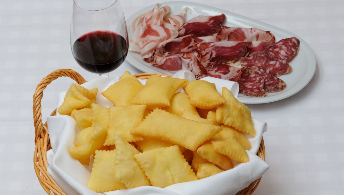IlGustoit's tweet photo. E se il vino dell'estate fosse il Lambrusco? Le 10 bottiglie per conoscerlo meglio https://t.co/bisCzoVFxQ https://t.co/5UGEq1UOpw
