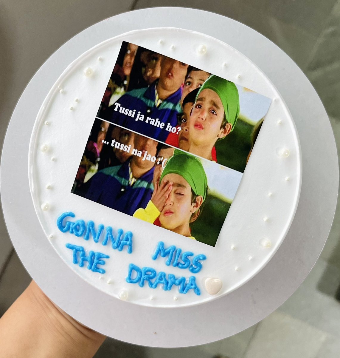 Cake_Architect's tweet photo. Super cute farewell cake! 🫶

#farewellcake #goodbyecake #farewell #cake #chocolate #food #dessert #customisedcake #cakesinahmedabad #homebakery #rnrbakes 

[cakesinahmedabad, customised cakes in Ahmedabad, farewell cakes, celebration cakes, cakes, homemade cakes in Ahmedabad] https://t.co/5bFuDMCgNf
