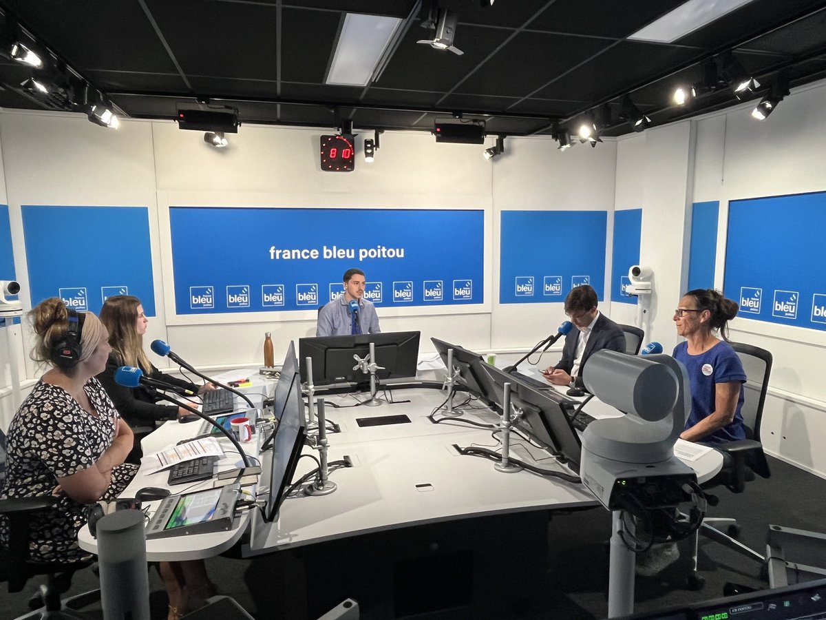 📻 Rendez-vous sur France Bleu Poitou pour un premier débat entre les trois candidats de la deuxième circonscription de la #vienne dans ces #legislatives2024, En studio <a href="/SachaHoulie/">Sacha Houlié</a>, @VSoumaille et Estelle Chevallier
