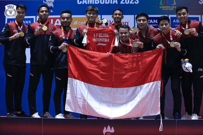 minnaypon's tweet photo. Podium tertinggi tapi kok rasanya bikin nangis sedih ya? 🥲🥲🥲😭😭😭 https://t.co/33WTweOtTJ