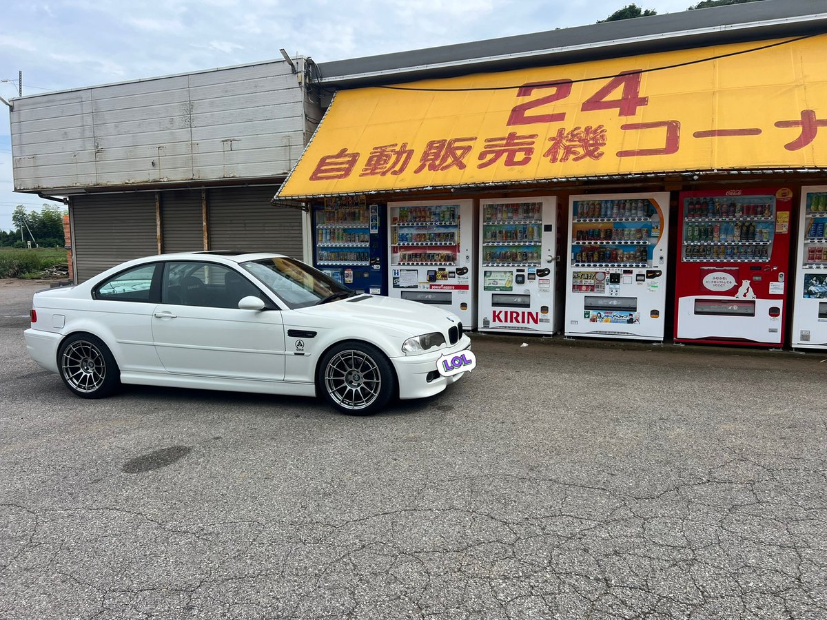 NNFFHLYj4Kd3n4J's tweet image. とりあえずスタバ。1年でだいぶ若返ったM3。S54エンジンは最高だからみんなE46M3乗ろうぜ☺️
#E46M3
#S54エンジン