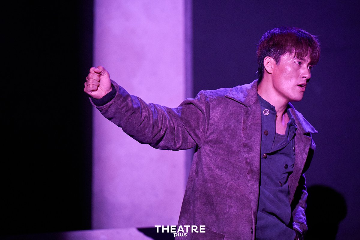 theatreplus_twt's tweet photo. [PICK🤘] 호메로스의 대서사시를 재구성한 연극 <일리아드>가 돌아왔습니다👏 그리스와 트로이의 전쟁을 노래하며 영웅과 신, 죽어가는 전사들의 장렬한 순간들을 전하는데요. 과거의 이야기에서 시작되어 현재까지 반복되는 전쟁에 대해 역설하는 작품!
-
📲https://t.co/0Q0QVmYEYg https://t.co/0cWhdA3oFV