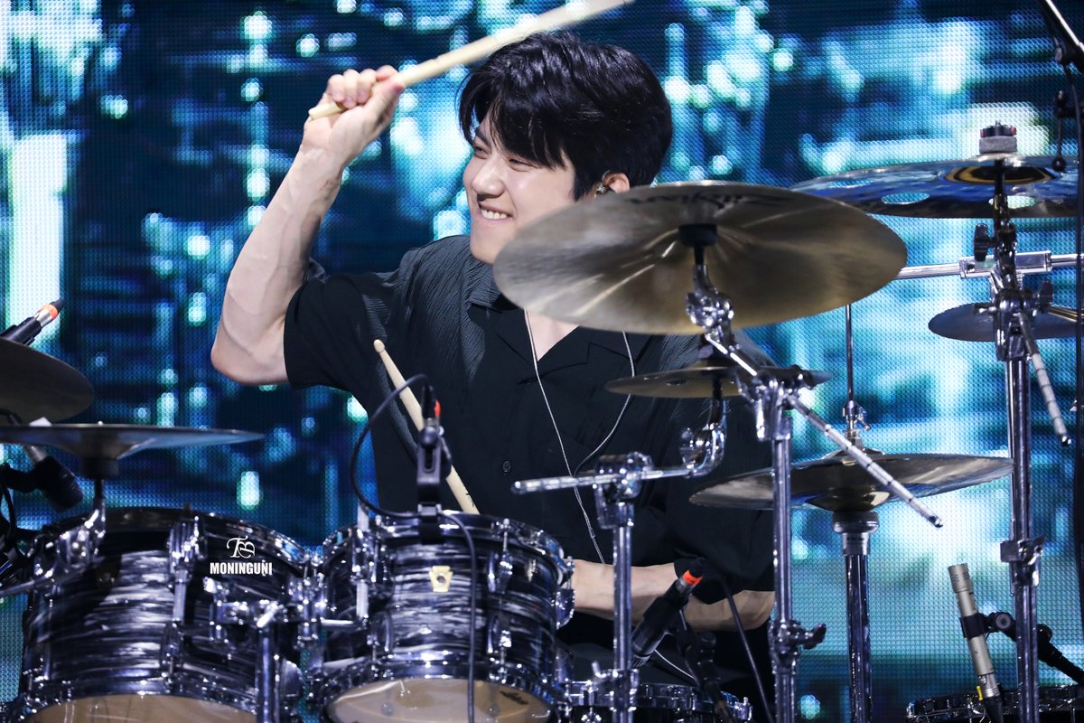 240629 어썸스테이지

애들아 큰거 왔다 
18만 조회수 돌파한 고화질 윤도운님 등장이다 

#윤도운 #도운 #Dowoon #데이식스 #DAY6