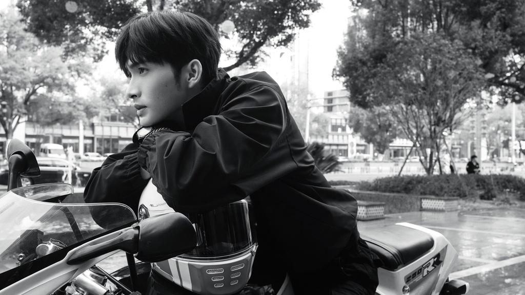 zhangbinbinfan's tweet photo. July itinerary: 7.5  Commercial Activities
7.7-7.8  Advertising &amp; Magazine Filming 7.13  Commercial Activities
Btw Qin Nan is looking cool 🖤

#张彬彬 #张彬彬Vin #三分野#herewemeetagain #两个人的小森林 #月歌行 #จางปินปิน #VinZhang #电视剧手术直播间 #剧千朵桃花一世开
 #生有愿 https://t.co/ETi3Qw5trh