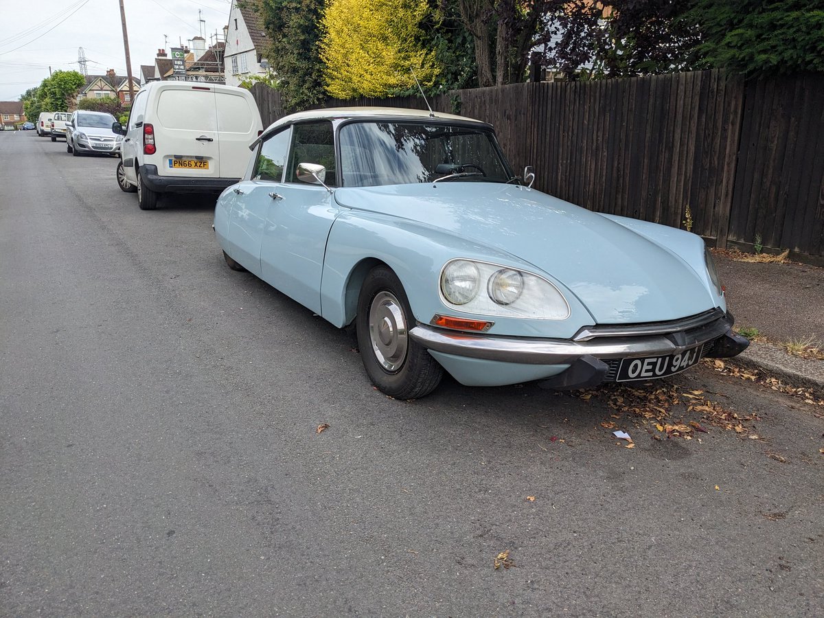 stuuuuuey's tweet photo. @AutoPap any ideas what this? #carsinthewild https://t.co/uXwwe6IunL