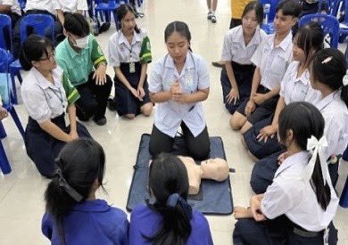 Fortadison's tweet photo. เมื่อ 17 มิ.ย. 67 แผนกพยาบาล รพ.ค่ายอดิศร มทบ.18 จัดเจ้าหน้าที่สนับสนุนภารกิจ "สอนการช่วยฟื้นคืนชีพเบื้องต้น(CPR)" โครงการสร้างและส่งเสริมความเป็นพลเมืองดี 
ตามรอยพระยุคลบาทด้านการศึกษา สู่การปฏิบัติ ประจำปี พ.ศ. ๒๕๖๗ ณ ร.ร.อนุบาลศาลาแดง   
#กองทัพภาคที่1
#มณฑลทหารบกที่18 https://t.co/QLkJGkX7QS