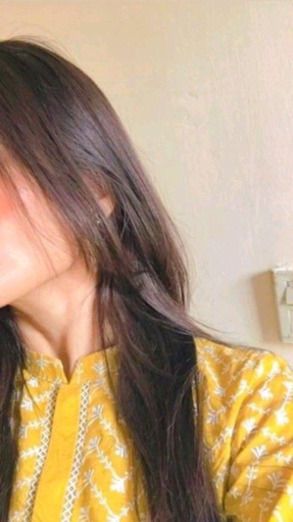 کہیں کسی کی نظر نا لگ جاۓ ماہی 
فقط اس لیۓ چہرہ چھپا کر رکھتی ہوں