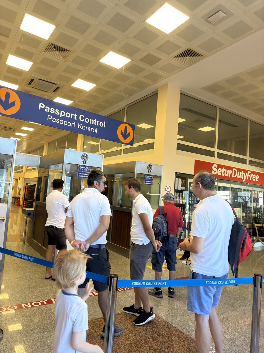GelisKoc's tweet photo. Cruise gemisine istanbuldan bindik dün mykonos daydık şu an bodrum dayız gemiden inenlerden sadece Türk vatandaşları pasaport kontrolüne tabi kendi ülkemizdeki bu ikinci sınıf vatandaş muamelesini açıklarmısınız @TC_icisleri @tc_cimer https://t.co/Uy9afcIVZ5