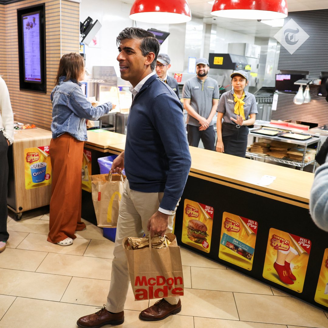 TelePolitics's tweet image. 📸 Rise and shine! After an early wake up, the Prime Minister stops off for McDonalds in Buckinghamshire 

Follow the latest updates from the general election live👇
telegraph.co.uk/politics/2024/…