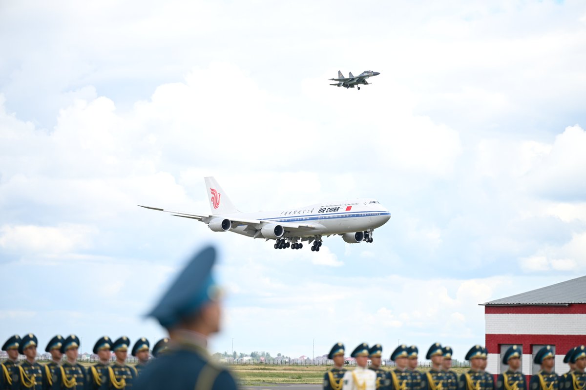 MiaoXiaojuan's tweet photo. Just In: Chinese President #XiJinping arrives in #Astana for the #SCO summit and a state visit to #Kazakhstan. https://t.co/SvWAs5vQTk