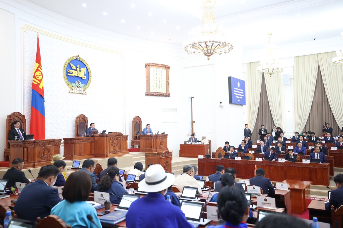 Шинэ цагийн парламентат ёс, улс төрийн шинэ соёл өнөөдрөөс эхэлж байна 🇲🇳

Сонгуулийн мажоритар тогтолцоогоор 78, хувь тэнцүүлсэн аргаар 48 гишүүн сонгогдон шинэ УИХ бүрэлдэж байгаа нь манай улсын парламентат ёсыг бэхжүүлсэн, улс төрийн шинэ соёлыг нэвтрүүлж буй түүхэн үйл явдал