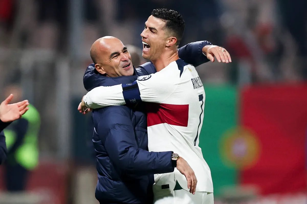 AsQuinasOff's tweet image. 💬🇵🇹 La déclaration complète de Roberto Martinez sur le match de Cristiano Ronaldo face à la Slovénie :  

« Cristiano est un exemple pour nous. C’est le seul joueur à avoir joué six Championnat d’Europe. Pour quelqu’un qui a déjà tout gagné, avoir ce genre d’émotion c’est…
