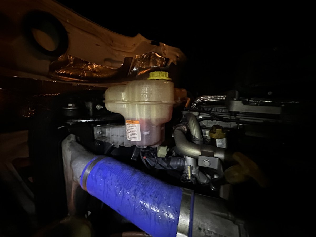 AHRS247's tweet photo. Coolant leak i75 1:20Am
"We never close, just doze"
#AHRS #RoadSafety #commercialtruck #diesel #heavydutymechanic #mechanic #heavyduty
#heavydutytrucks #truck #mechanics #diagnostic #diesel #Cummins #dieselmechanic #usatrucks #truckrepair
#naplesflorida #colliercounty https://t.co/fHsO7a2iee