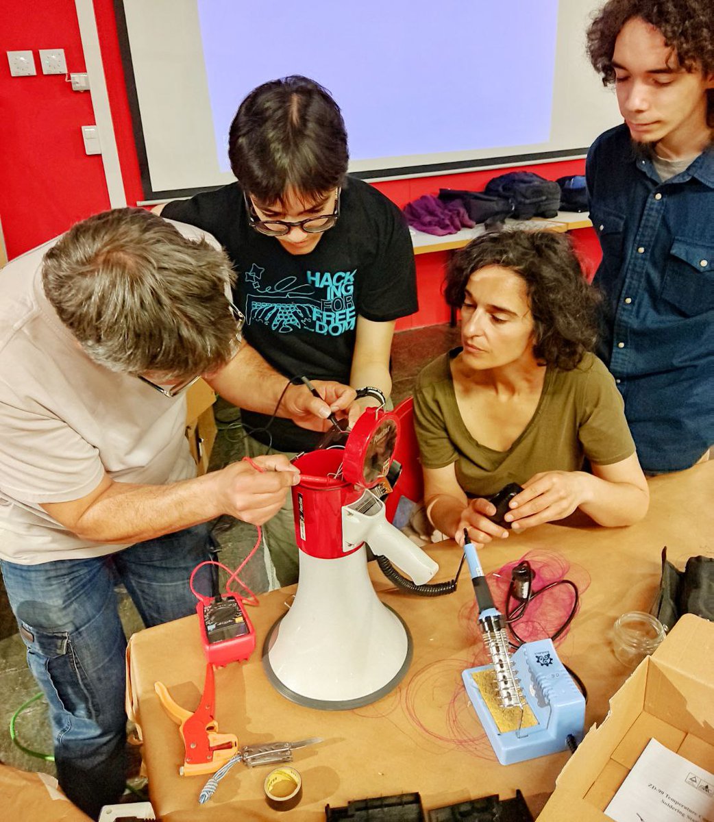 Jorge Lama (@raivenra) on Twitter photo 📅 Repair Café – 12 de xullo!
Únete ao Banco de Reciclaxe Electrónica de ESF Galicia na Domus da Coruña de 17.00 a 20.00. Ven reparar os teus aparellos e aprender!
📍 Museo Domus da Coruña
✉️ Inscrición:
bancoreciclaxecoruna@galicia.isf.es
#RepairCafé #ReciclaxeElectrónica 📅 Repair Café – 12 de xullo!
Únete ao Banco de Reciclaxe Electrónica de ESF Galicia na Domus da Coruña de 17.00 a 20.00. Ven reparar os teus aparellos e aprender!
📍 Museo Domus da Coruña
✉️ Inscrición:
bancoreciclaxecoruna@galicia.isf.es
#RepairCafé #ReciclaxeElectrónica
