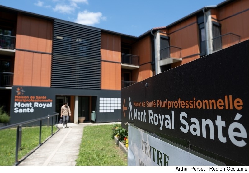 Bilan réussi pour #MaSantéMaRégion👩‍⚕️
Avec 17 centres de santé &amp; 61 médecins recrutés depuis 2022, le service public de santé de la #Région a permis à près de 24 000 personnes de trouver un médecin traitant.
Une réponse concrète contre les #DésertsMédicaux➡️laregion.fr/-Les-centres-d…