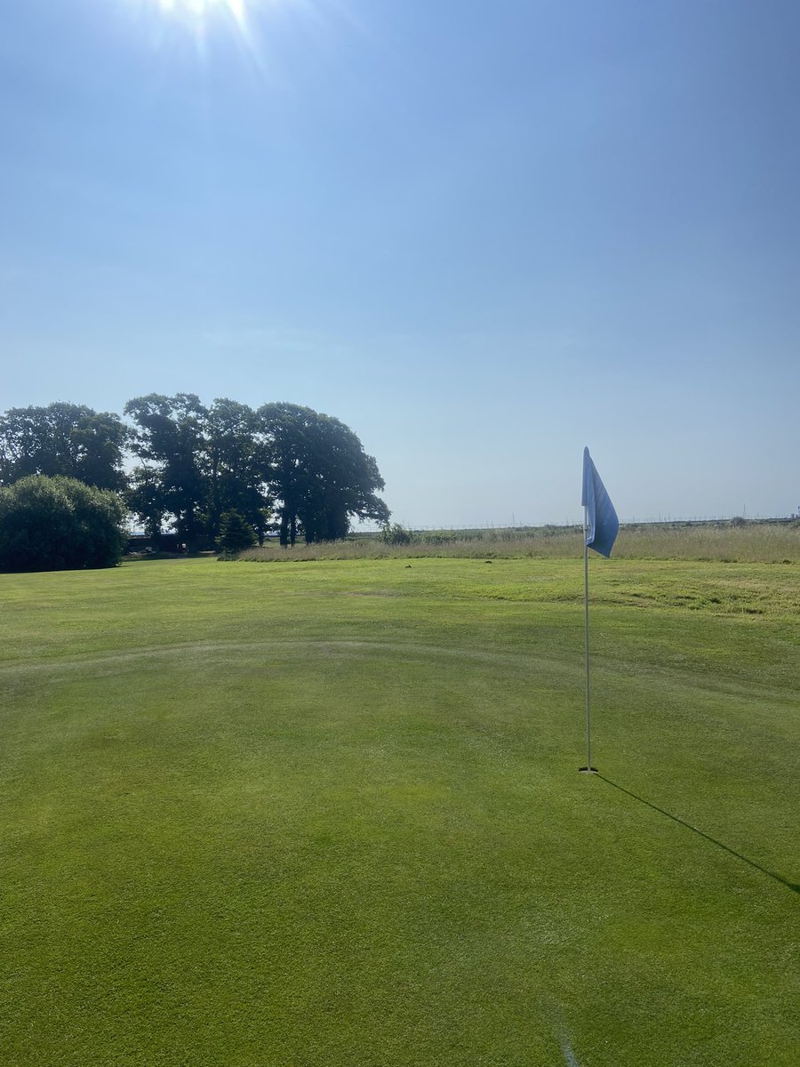 GolfStarcross's tweet photo. It’s another gorgeous day and the course is in great shape and playing like a mini links ⛳️ more importantly our latest homemade is pistachio &amp; raspberry 😍🍰 https://t.co/R78vMN2KX4