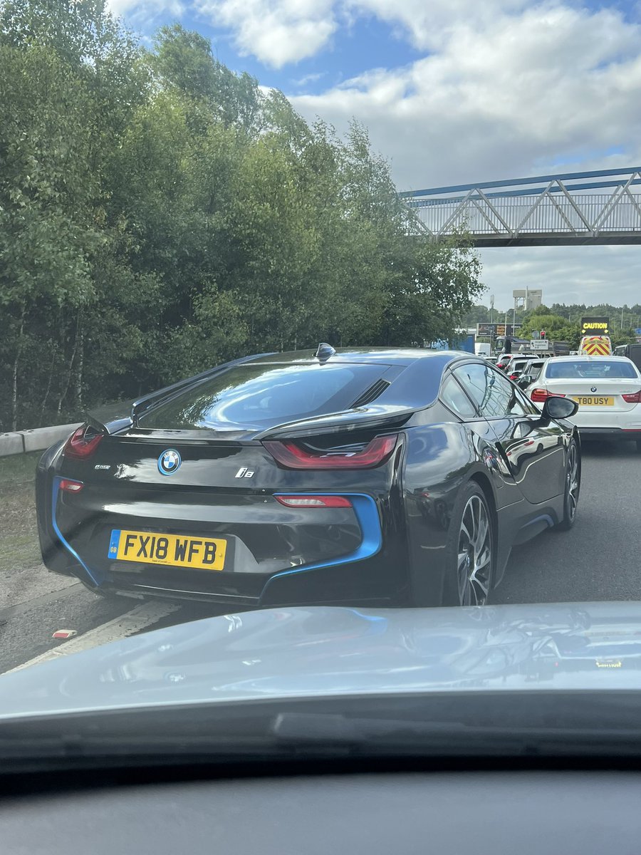 Ticker84's tweet photo. @PoliceScotland @RoadSafetyScot Obviously this driver is on something as he thinks it ok to drive down the hard shoulder to beat a traffic jam. https://t.co/sc3qOjRLc4