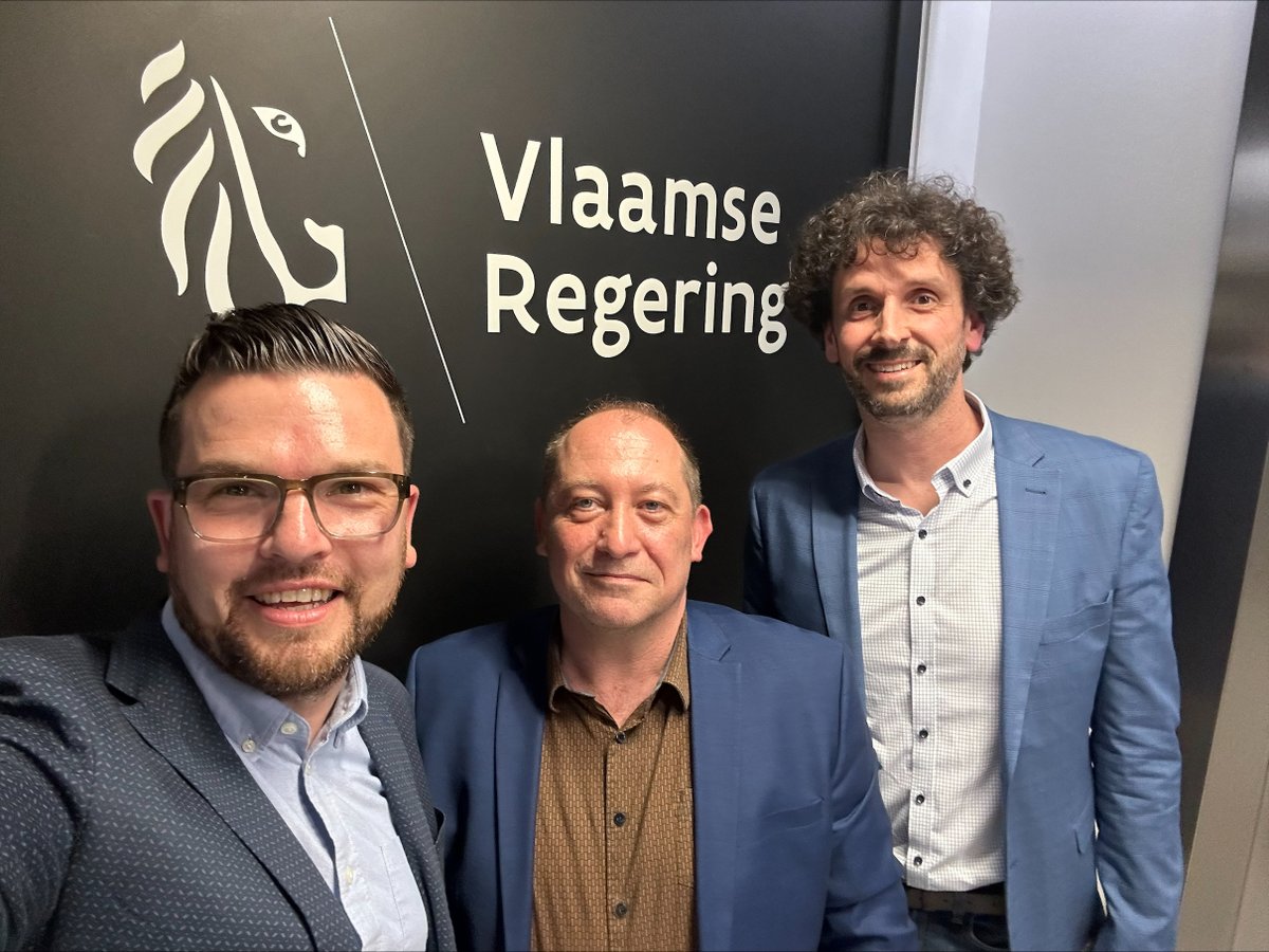 Liberale Vakbond (@aclvb) on Twitter photo De Vlaamse vakbonden hebben gisteren bij formateur Diependaele hun 5 prioriteiten voor een nieuw Vlaams regeerakkoord op tafel gelegd. 👊
VRT publiceerde een liveblog over de formatie, met mooie quote van onze Vlaamse Gewestsecretaris <a href="/Lemberechts/">Filip Lemberechts</a> :
🔗 vrt.be/vrtnws/nl/2024… De Vlaamse vakbonden hebben gisteren bij formateur Diependaele hun 5 prioriteiten voor een nieuw Vlaams regeerakkoord op tafel gelegd. 👊
VRT publiceerde een liveblog over de formatie, met mooie quote van onze Vlaamse Gewestsecretaris <a href="/Lemberechts/">Filip Lemberechts</a> :
🔗 vrt.be/vrtnws/nl/2024…