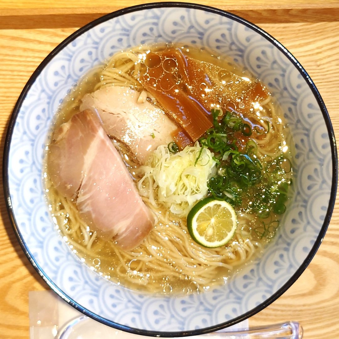 ramen__engineer's tweet photo. 行ったお店：山本麺吉
食べたメニュー：浜塩らーめん 850円

2024年4月23日にオープンした、無添加の食材にこだわったラーメン店です✨
魚介出汁と野菜の甘さや香りが効いた塩スープの浜塩らーめんはここでしか味わえない絶品でした🍜

詳しい情報はブログへ↓
https://t.co/o2261i9COd https://t.co/0jMaaF1wBm