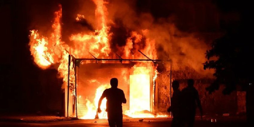 Kayseri'de insanların evlerini yaktıkları için gözaltına alınan 73 kişinin 40'ının 🔻uyuşturucu
🔻gasp
🔻tecavüz ve 
🔻hırsızlıktan sabıkalı oldukları anlaşıldı.