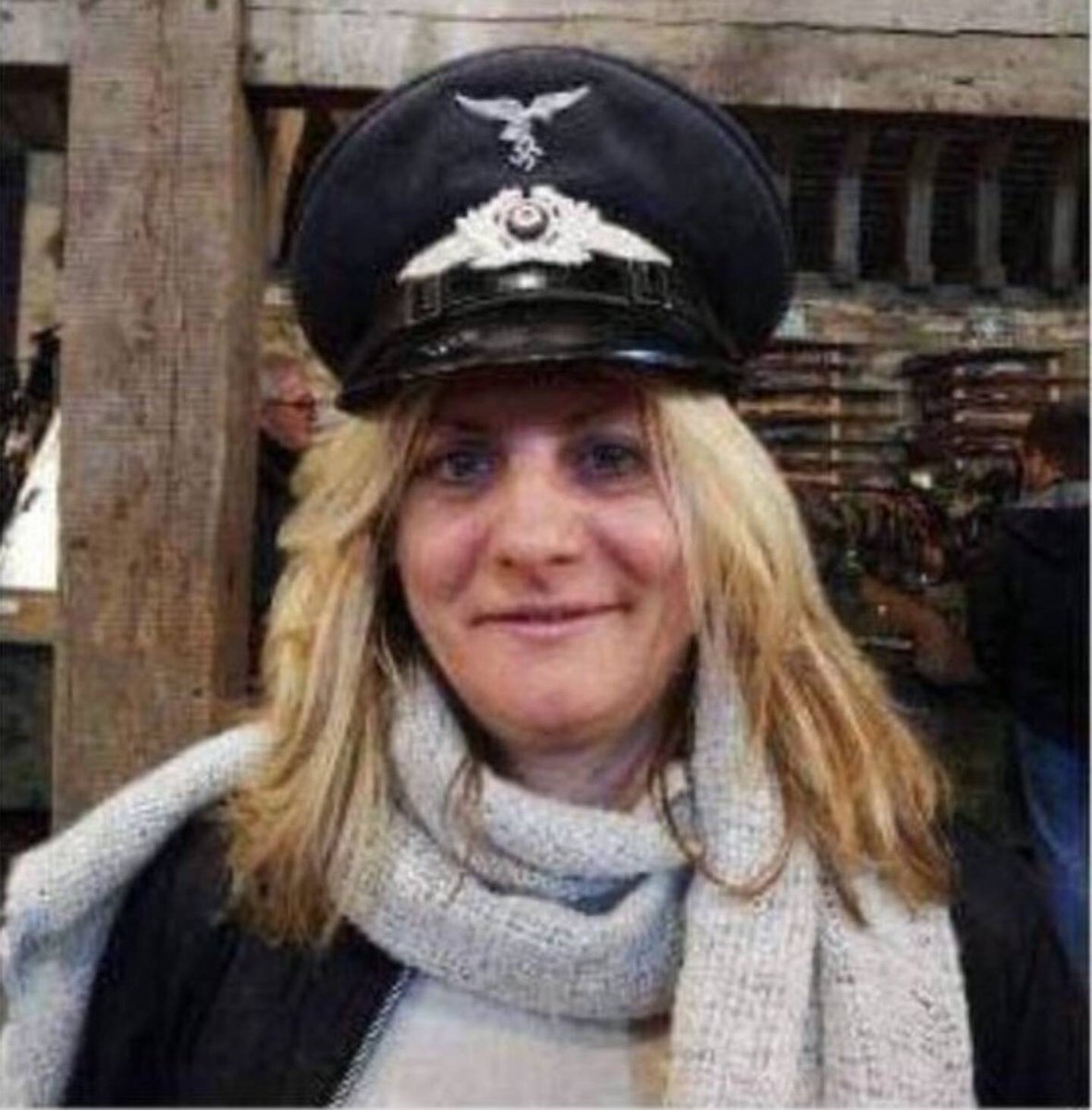 AlertesInfos's tweet photo. 🇫🇷 FLASH | Ludivine Daoudi, candidate du RN dans le Calvados, avait posé avec une casquette de la Luftwaffe (armée de l'air nazie), une croix gammée vissée sur le front. (Libération) https://t.co/JdPXaMNS6N