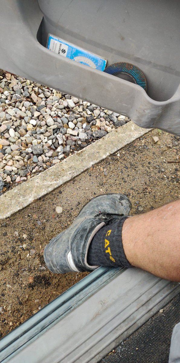 Der Maurer tweet media