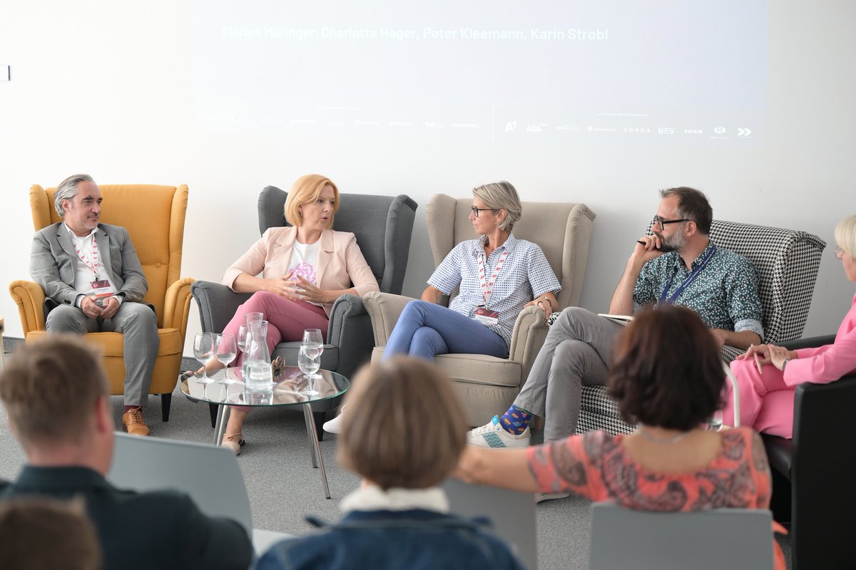 kontextinstitut's tweet photo. Unser Vorstand @florianmaringer diskutierte letzte Woche beim #ktag der @prva gemeinsam mit Karin Strobl, Charlotte Hager und Peter Kleemann über die essenzielle Rolle von Kommunikation in der Umsetzung der Energiewende | Foto (c) Martin Hörmandinger) 1/ https://t.co/JHO1Hi9AnO
