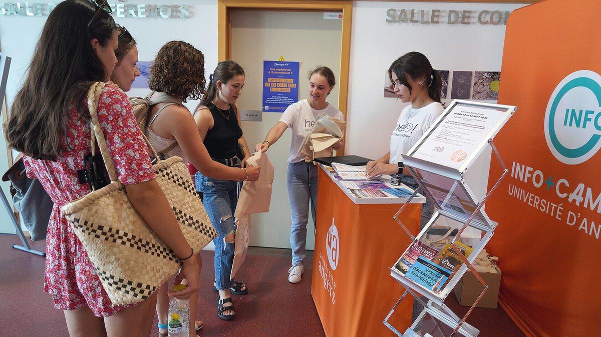La ligne téléphonique d'Infocampus ouvre aujourd'hui à 10h, et jusqu'au 19 juillet ! 💬
Vous allez vous réinscrire ou entrer en master et vous avez un problème pour votre inscription ? Une question sur les bourses, le transport... ? Contactez Infocampus au 02 44 68 86 05 ! 🤝