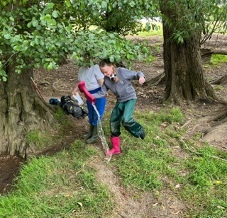 becketcs's tweet image. Some of our Year 7 Geographers spent the day at Northamptonshire Field Study Centre in Everdon yesterday.
They used geography fieldwork to find out about meanders and water quality.
#GeographyRocks