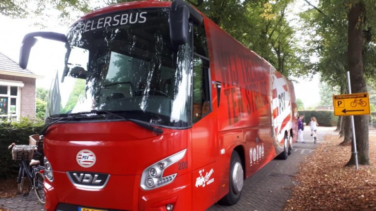 Oisterwijknews's tweet image. Willem II #Tilburg op bezoek bij #Trinitas Oisterwijk dlvr.it/T92tMJ  &amp;lt; Klik en lees!