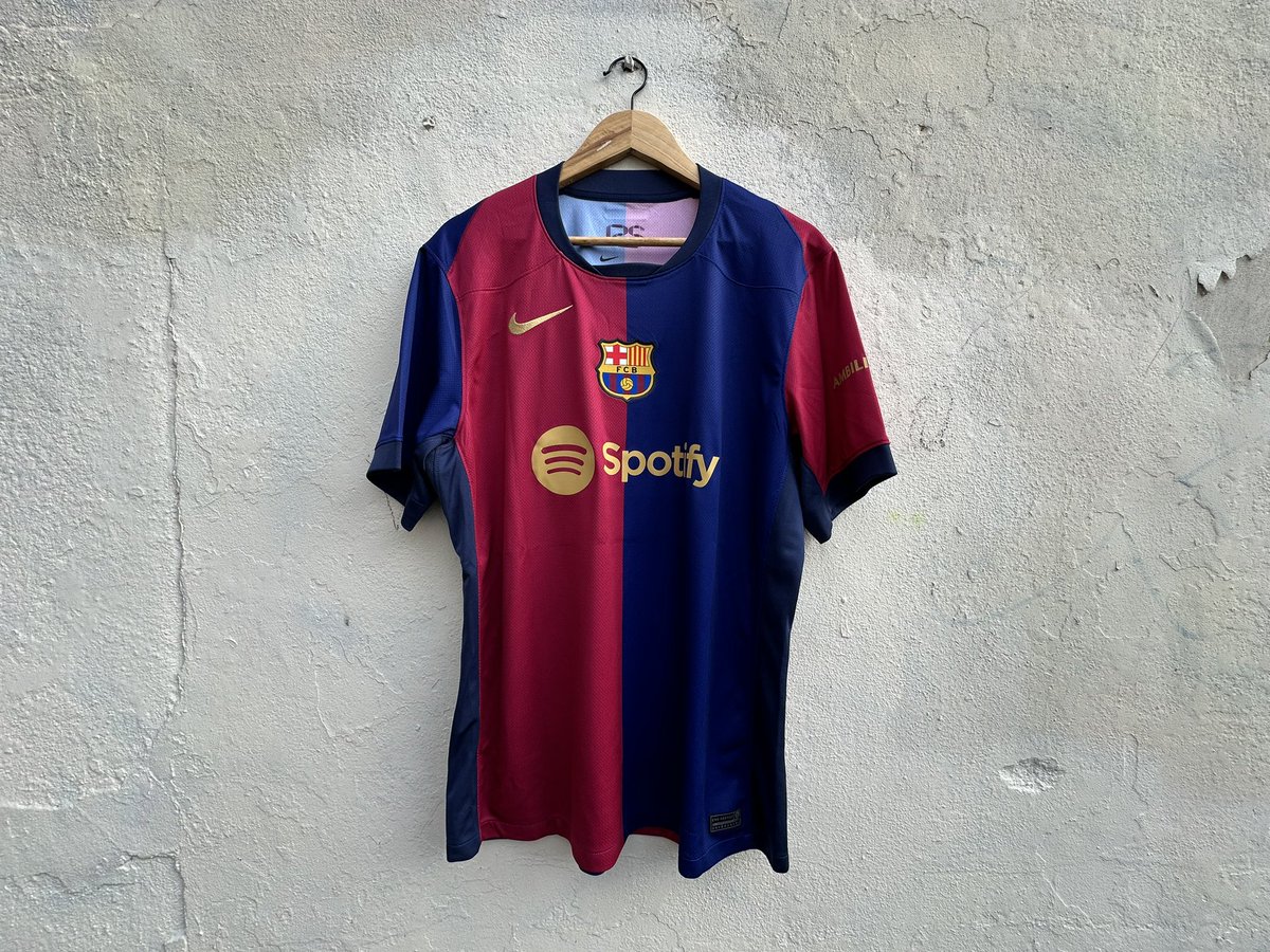 BarcaInfo (@_barcainfo) on Twitter photo 🎁 𝐊𝐎𝐍𝐊𝐔𝐑𝐒 🎁
💥 Wspólnie z <a href="/memorabilia1899/">memorabilia1899.co</a> mamy dla Was konkurs, w którym do wygrania jest.... UWAGA, UWAGA — pierwszy komplet strojów FC Barcelony na ten sezon rozmiar L - wersja stadionowa! 💣👕
👉 Jeśli chcesz wziąć udział to warunki konkursu są następujące: 🎁 𝐊𝐎𝐍𝐊𝐔𝐑𝐒 🎁
💥 Wspólnie z <a href="/memorabilia1899/">memorabilia1899.co</a> mamy dla Was konkurs, w którym do wygrania jest.... UWAGA, UWAGA — pierwszy komplet strojów FC Barcelony na ten sezon rozmiar L - wersja stadionowa! 💣👕
👉 Jeśli chcesz wziąć udział to warunki konkursu są następujące: